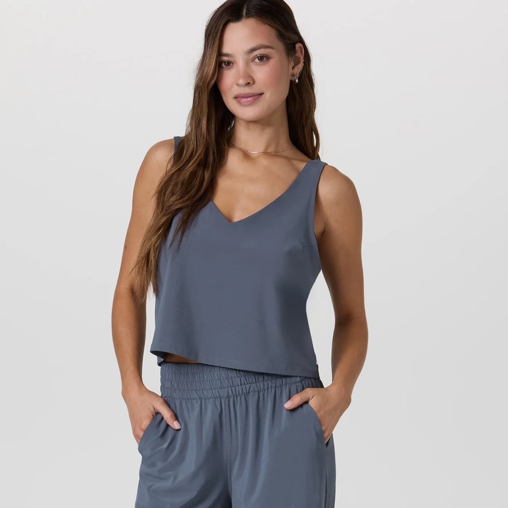 Vuori Women's Gray Sleeveless Blouse